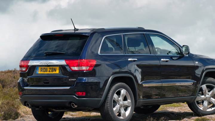 Side Pose Of 2011 Jeep Grand Cherokee In Black